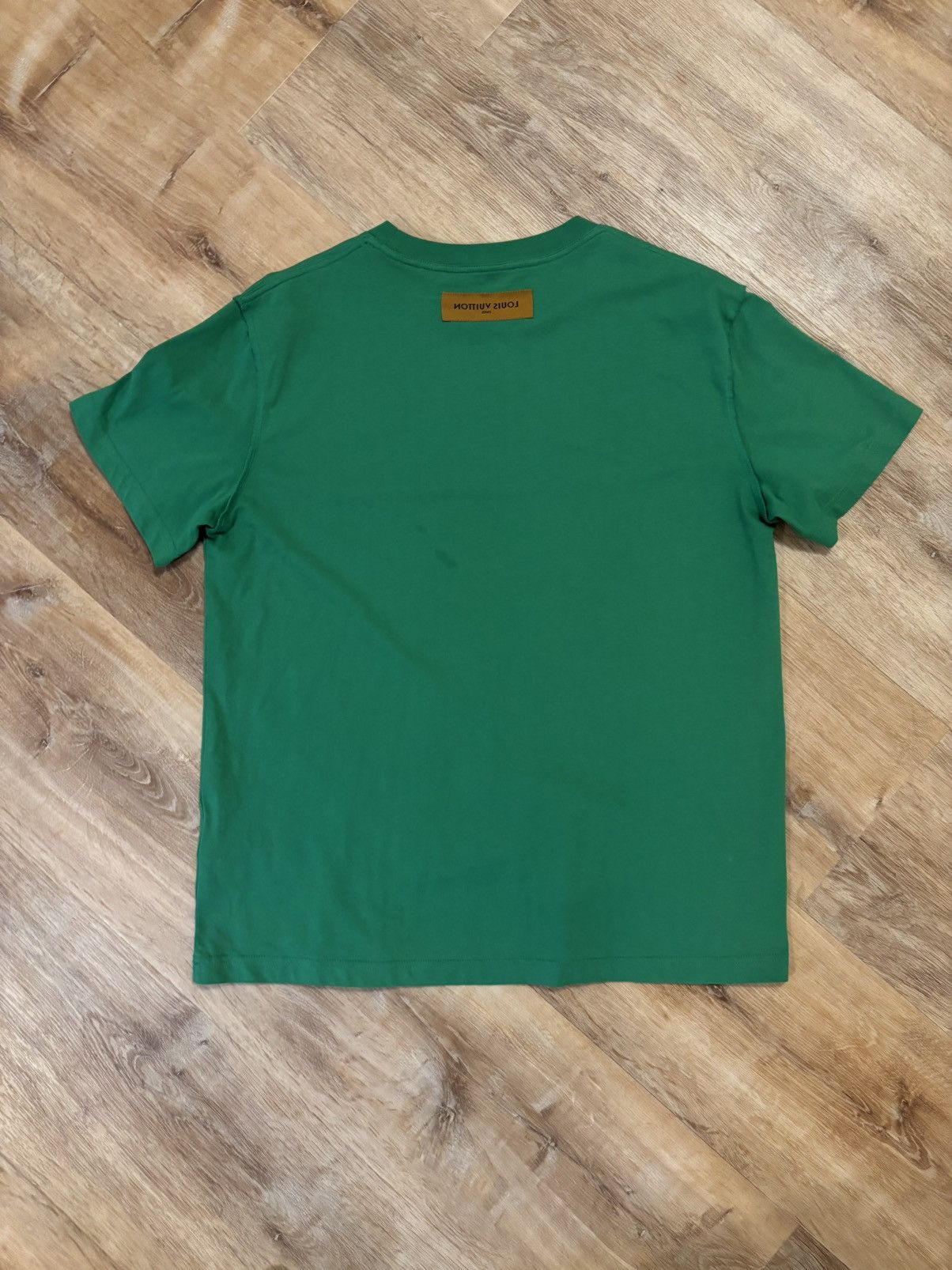 Louis Vuitton Louis Vuitton debossed green Tee Shirt Size Large Size US L / EU 52-54 / 3 - 2 Thumbnail
