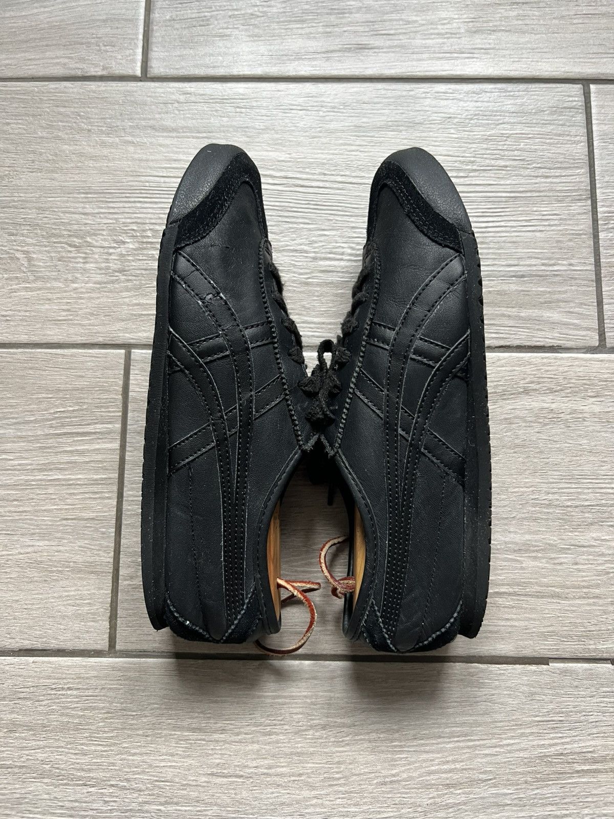 Asics Vintage Asics Onitsuka Tiger Leather Classic Black Sneakers Size US 7 / EU 40 - 21 Thumbnail
