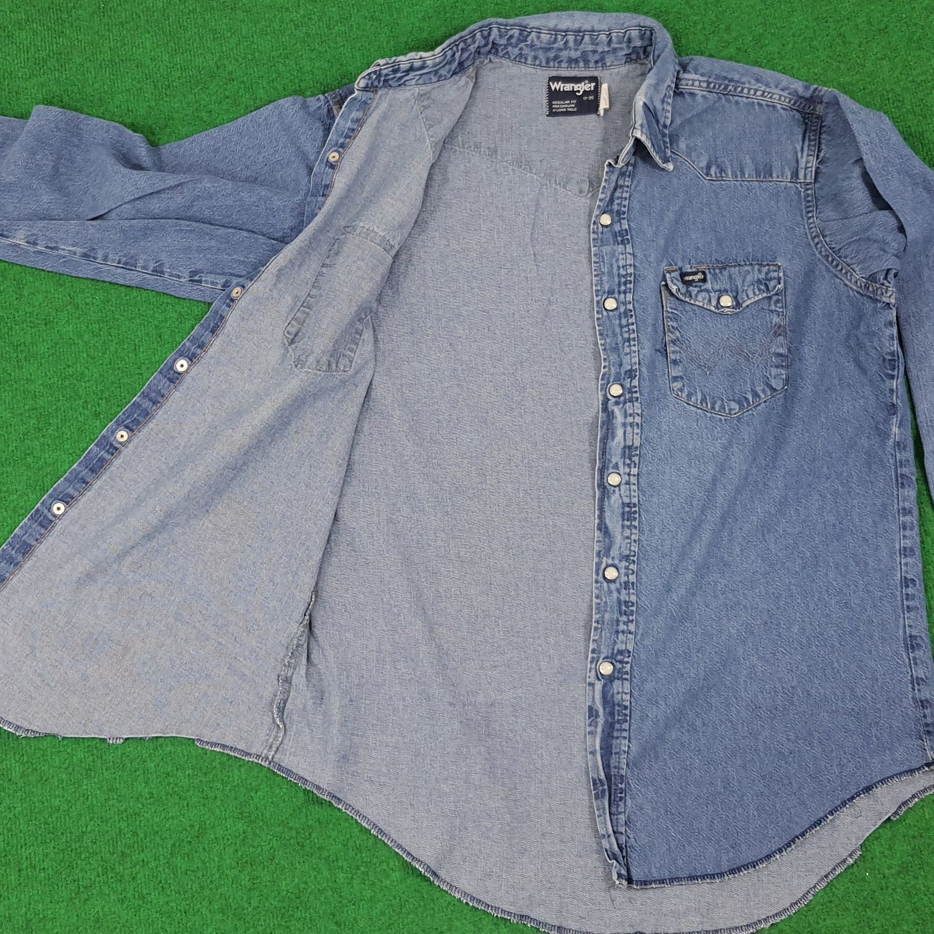 Vintage × Wrangler Vintage Wrangler American Brand Button Up Denim Shirt Size US L / EU 52-54 / 3 - 4 Thumbnail