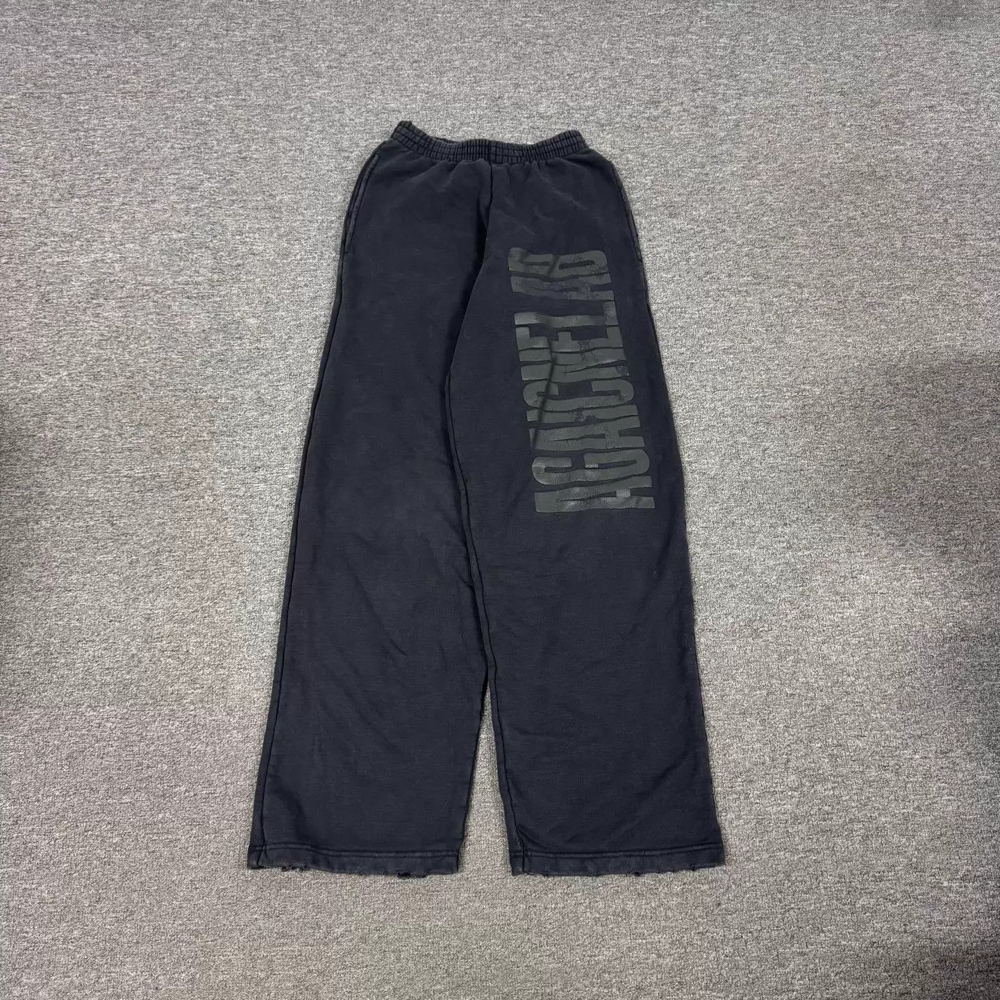 Balenciaga Balenciaga Black Distressed Logo Hem Sweatpants Size US 33 - 1 Thumbnail