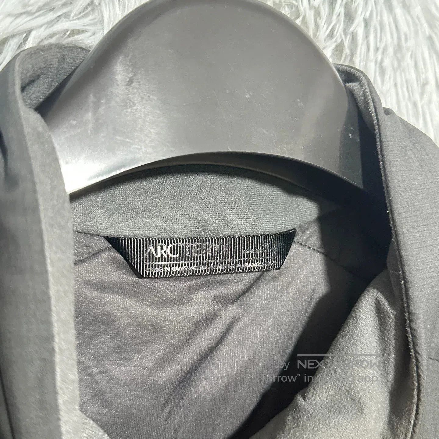 Arc'teryx Arcteryx Atom Jacket in Graphite Gray. Size US S / EU 44-46 / 1 - 5 Thumbnail