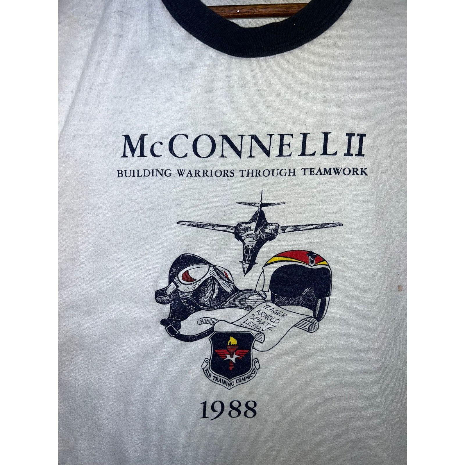Jerzees Vintage Air Force Pilot Shirt McConnell II USAF 80s Large Size US L / EU 52-54 / 3 - 2 Thumbnail