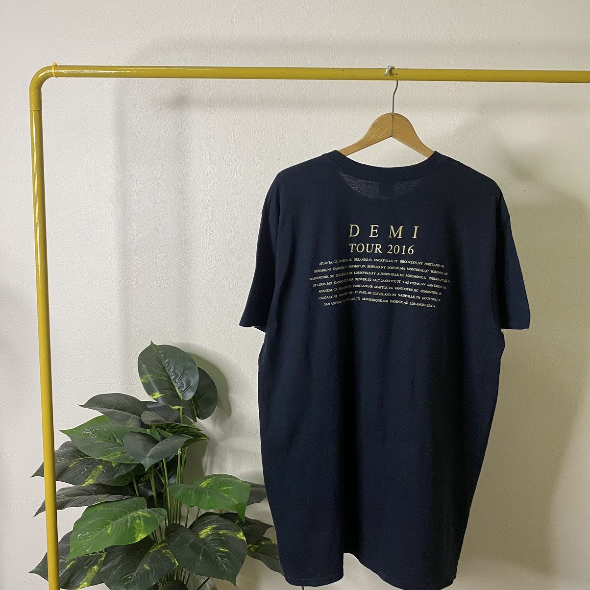 Band Tees × Vintage 2016 Demi Lovato World Tour Tee Size US XL / EU 56 / 4 - 6 Thumbnail