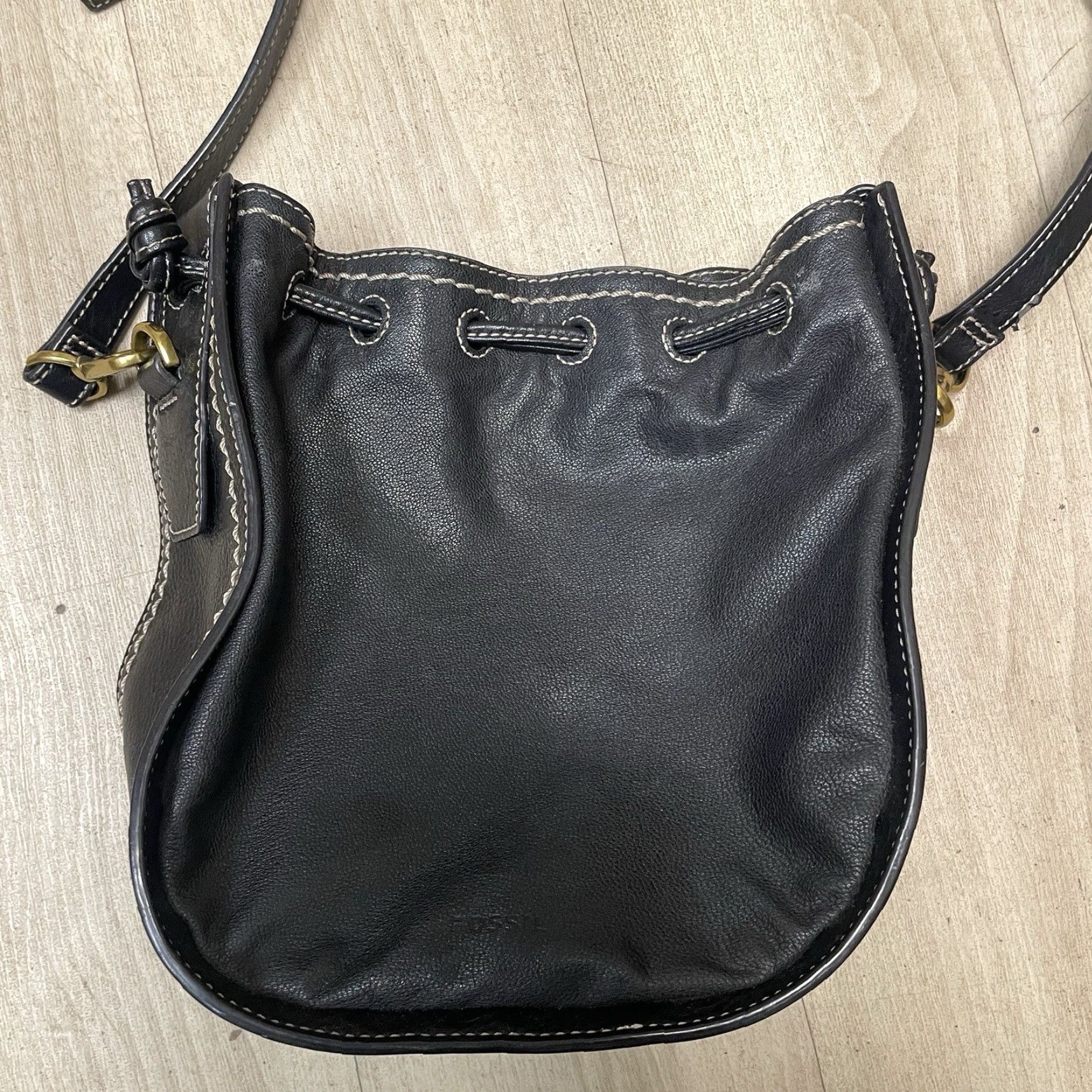 Fossil VINTAGE Fossil Palmer Bag Crossbody Women Black Pebbled Leather 90s Classic Designer Palmer Drawstring Bag Size ONE SIZE - 6 Thumbnail