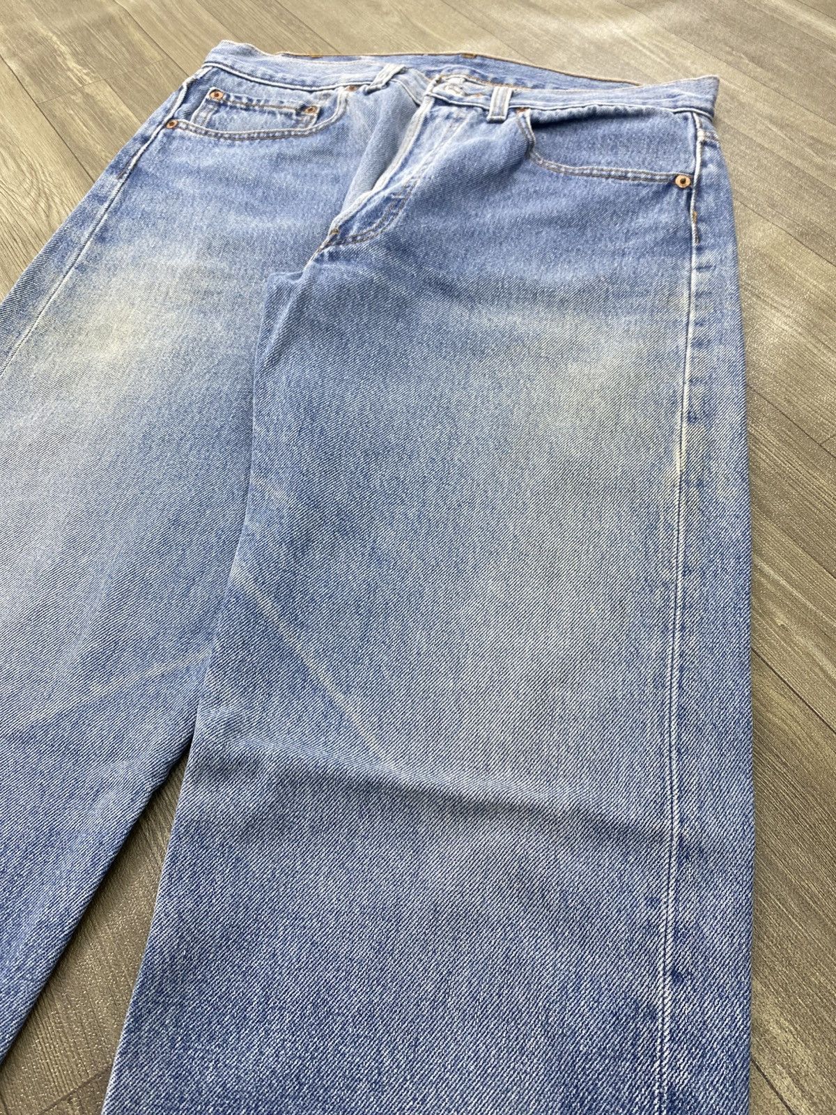 Levi's Vintage Clothing 🇺🇸1990s Vintage Levis 501 USA Straight 32x33 Light Blue Jeans Size US 30 / EU 46 - 4 Thumbnail