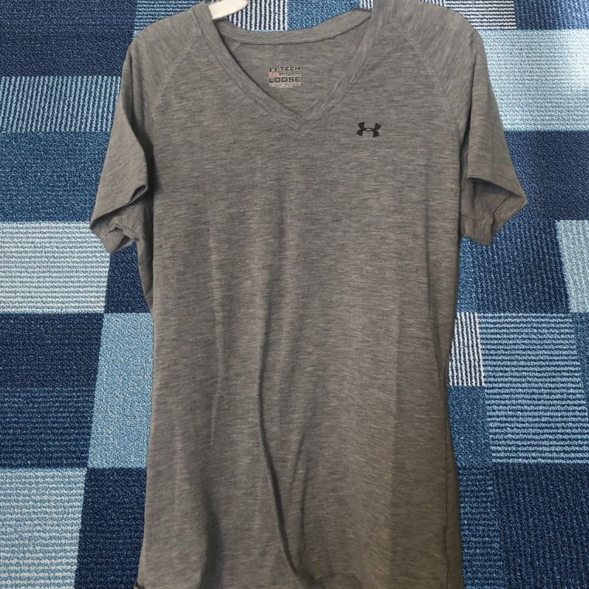 Under Armour Under Armour Tech Logo Shirt Women's Sz S Gray Loose Fit HeatGear V-Neck S/S Gyms & Training Running & Jogging Size S / US 4 / IT 40 - 1 Thumbnail