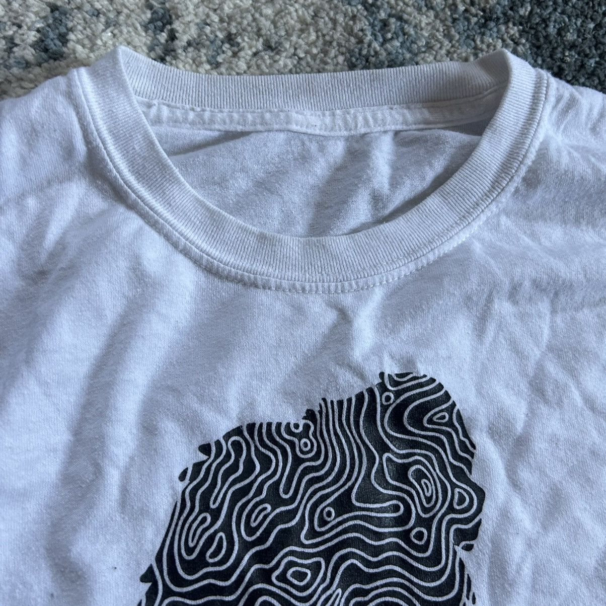 Vintage UNBRANDED CONTOUR LiNE SASQUATCH BiGFOOT CASCADiA TEE Size US L / EU 52-54 / 3 - 4 Thumbnail