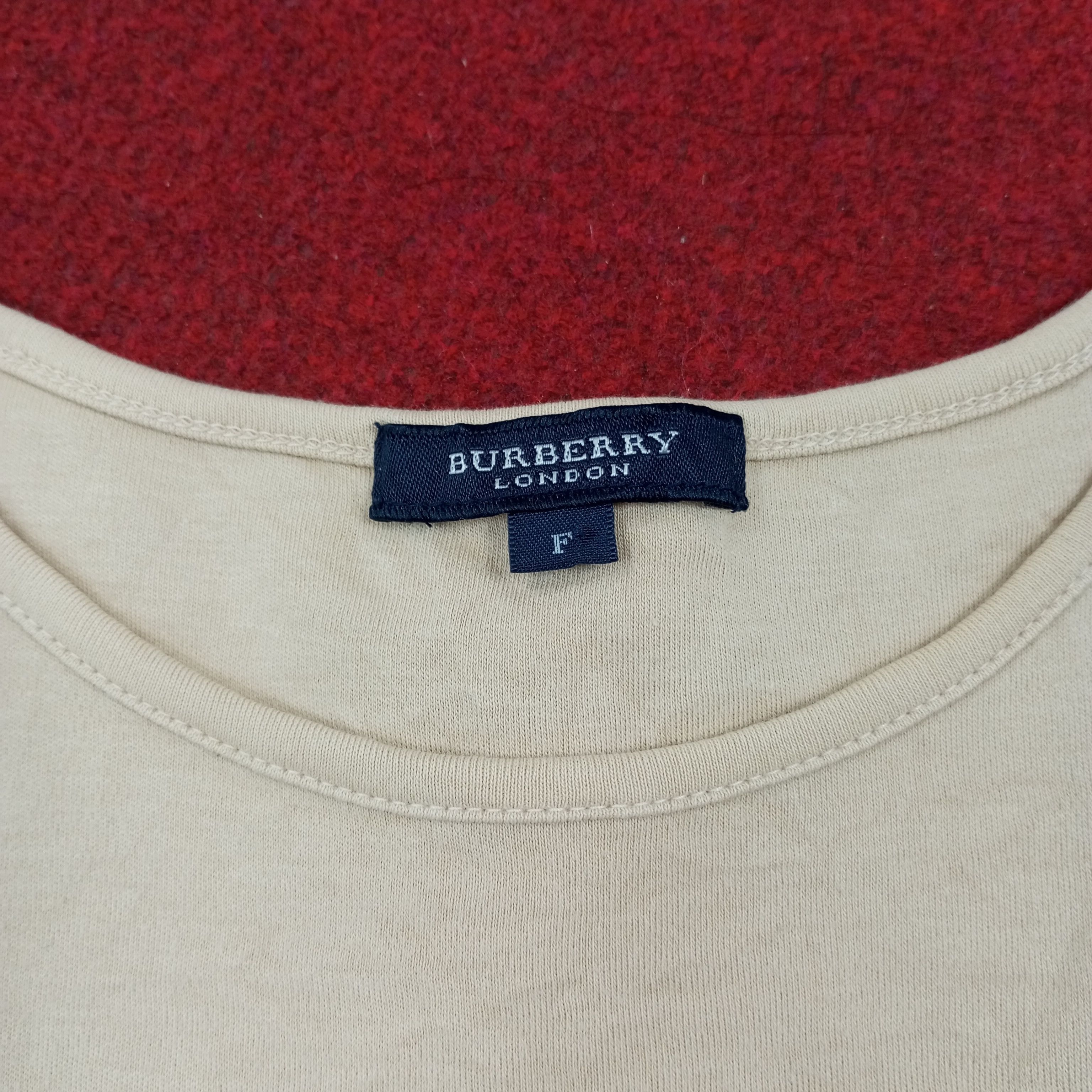 Burberry × Vintage Burberry London Fashion Brand Logo Design Custom Art Tshirt Size S / US 4 / IT 40 - 5 Thumbnail