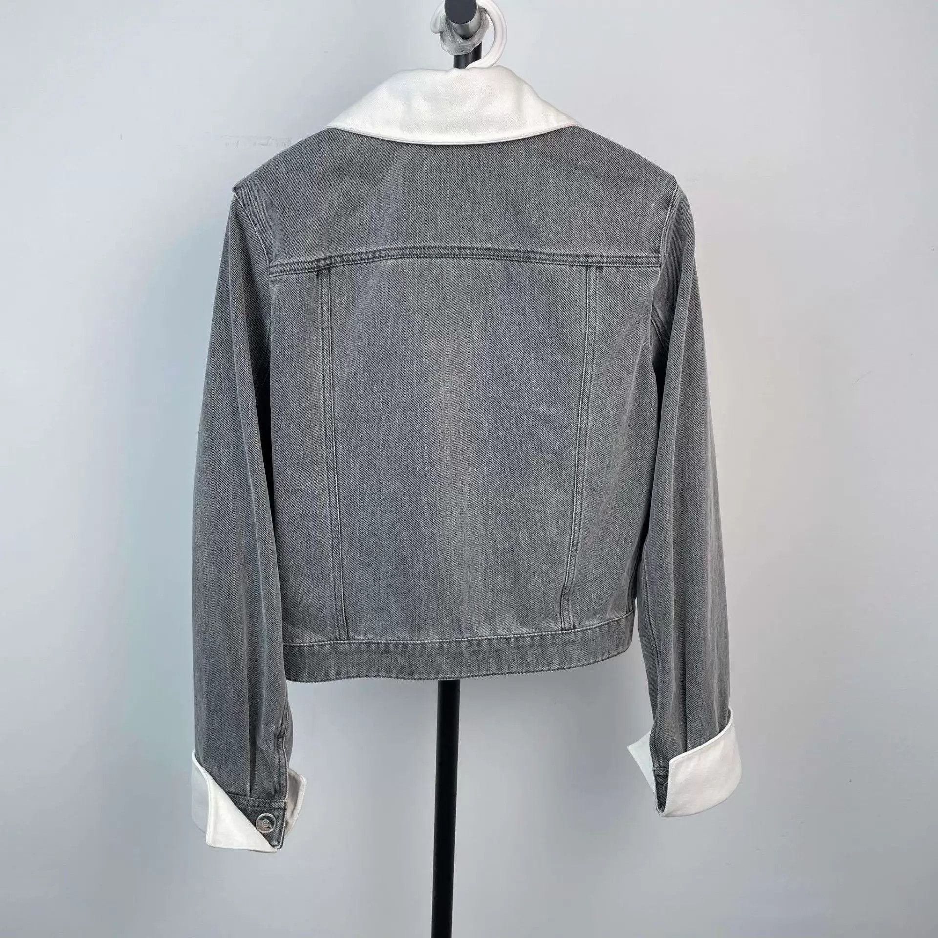 Chanel CHANEL 95 New GrayWhite Colorblock Den Jacket 34 Size XS / US 0-2 / IT 36-38 - 2 Thumbnail