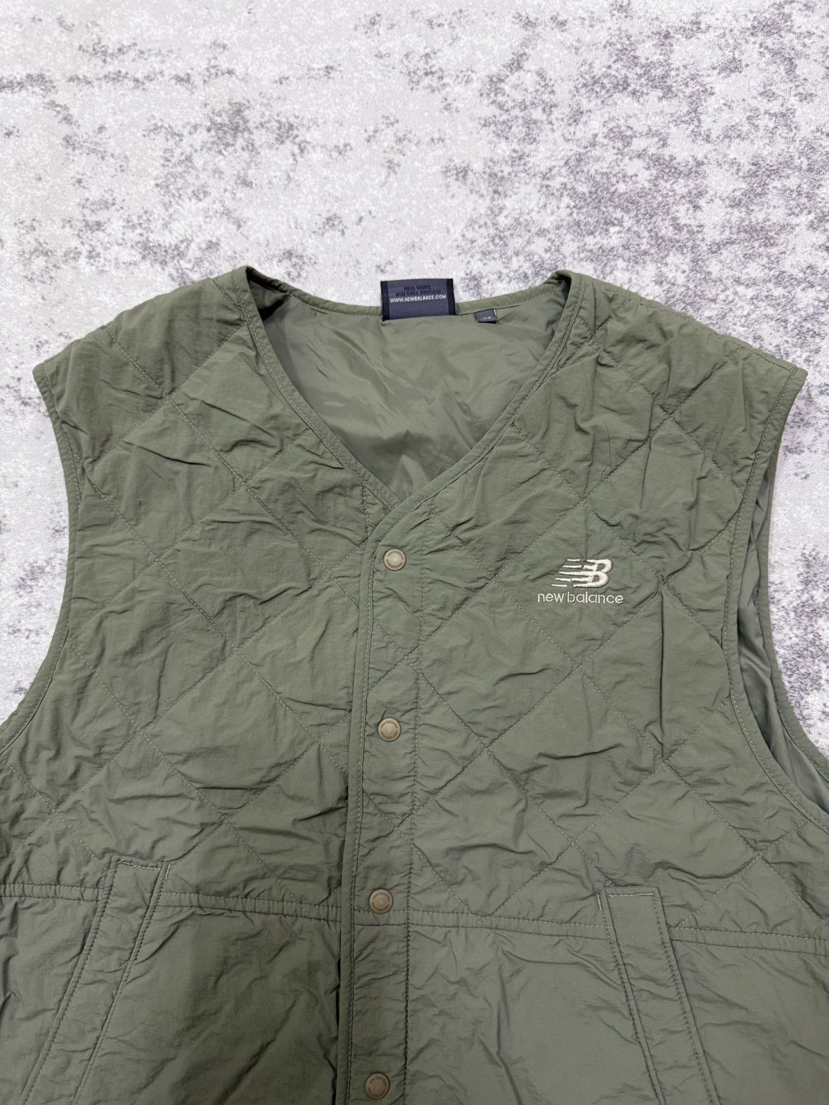 New Balance NEW BALANCE BACKHIT LOGO QUILTED SNAP BUTTON OLIVEGREEN VEST Size S / US 4 / IT 40 - 4 Thumbnail