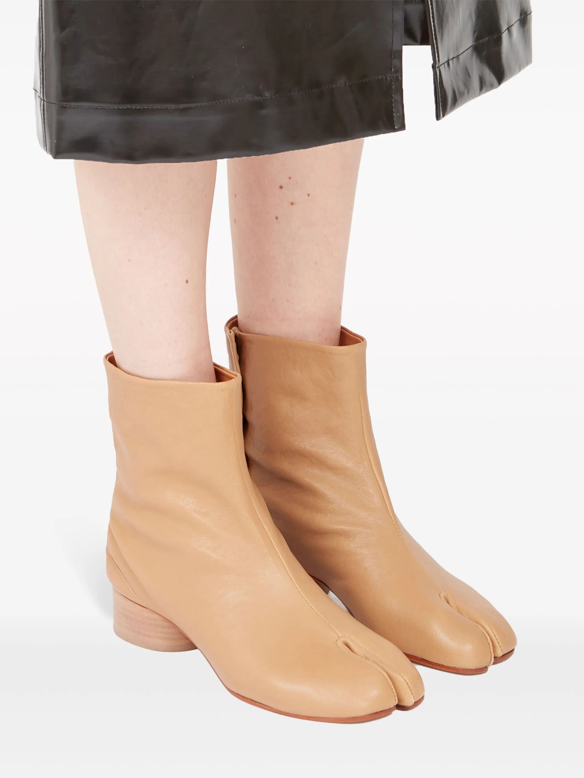 Maison Margiela o1w1db11225 Tabi 30mm Leather Ankle Boots in Beige Size US 7 / IT 37 - 6 Thumbnail