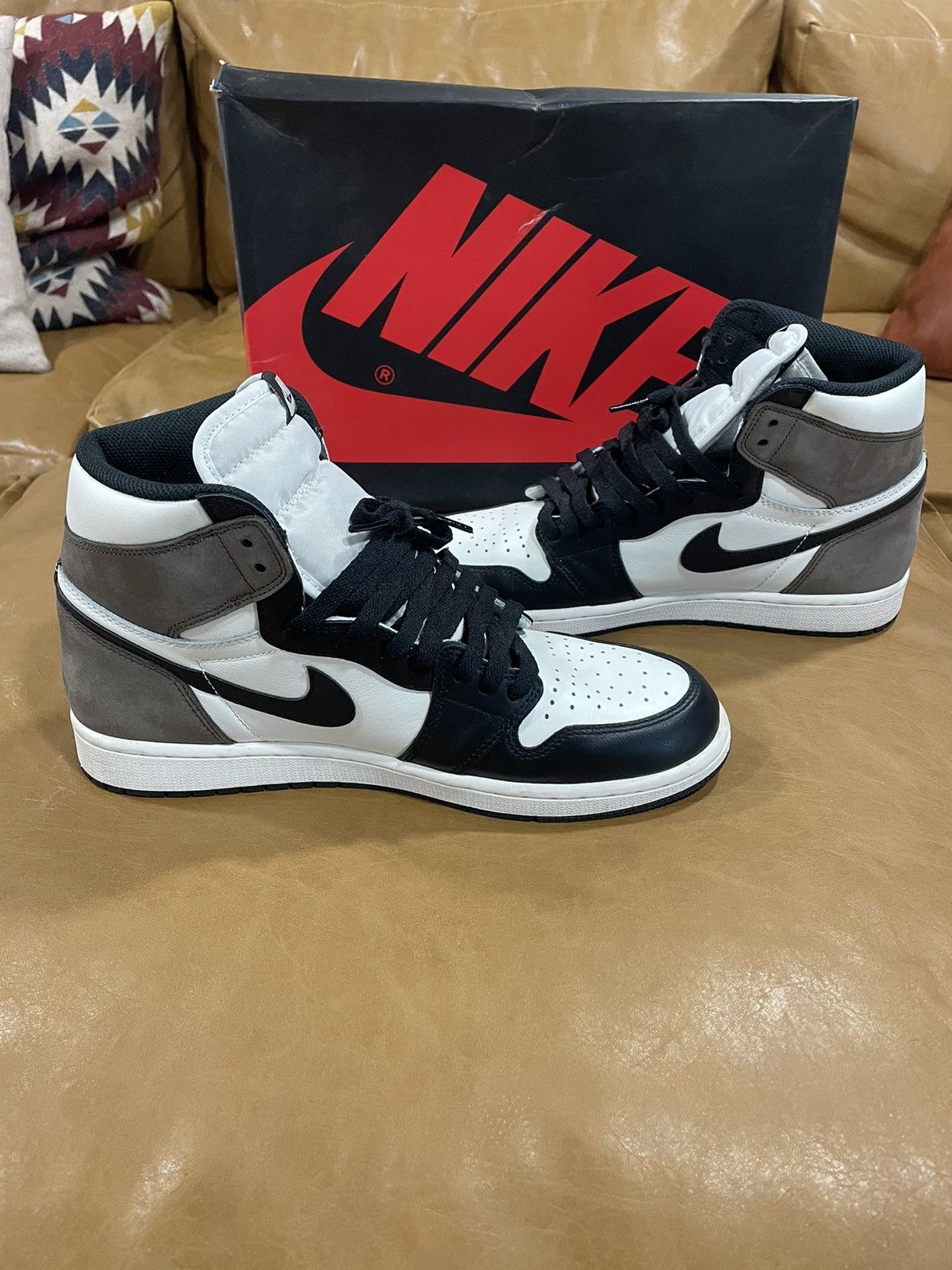 Jordan Brand × Nike Jordan Retro 1 High “Mocha” Size US 10.5 / EU 43-44 - 2 Thumbnail