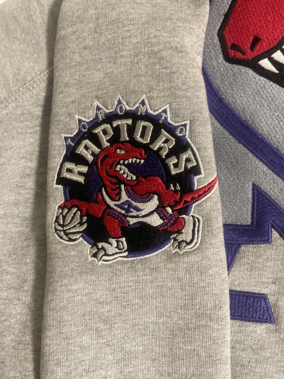 October's Very Own OVO X MITCHELL AND NESS 95’ OG OWL RAPTORS HOODIE Size US M / EU 48-50 / 2 - 3 Thumbnail