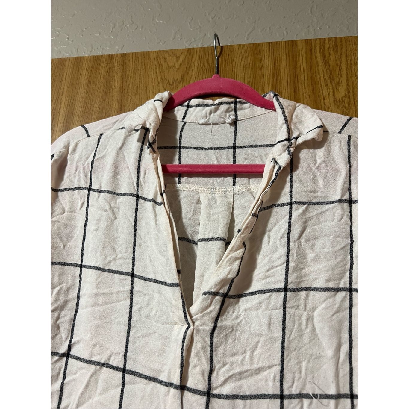 Other Lush White Plaid Woman’s Long Sleeve V-Neck Top Size Medium Size M / US 6-8 / IT 42-44 - 5 Thumbnail