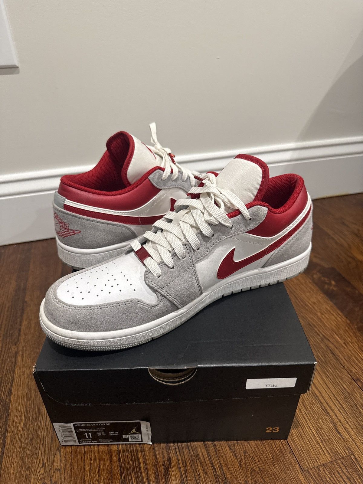 Jordan Brand Air Jordan 1 Low SE Size US 11 / EU 44 - 4 Thumbnail