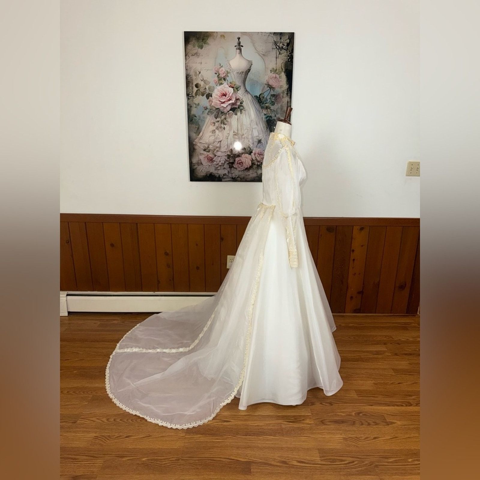 Vintage Gorgeous Vintage 1970s/80s Union Made Wedding Gown & Veil Size L / US 10 / IT 46 - 10 Thumbnail