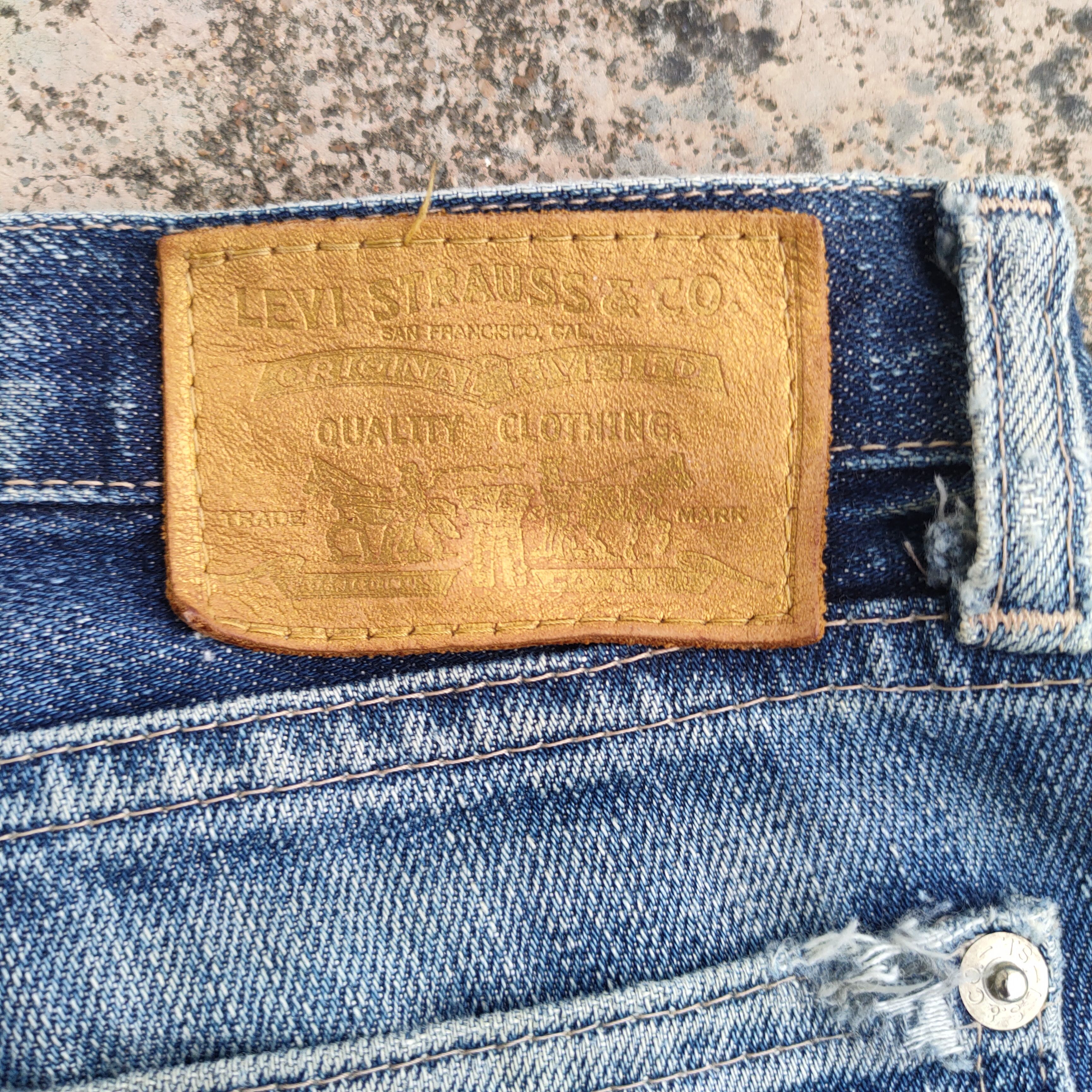 Levi's Vintage Clothing VINTAGE LEVI'S 599 BUTTON FLY FADED JEANS DENIM PANTS Size US 29 - 13 Thumbnail
