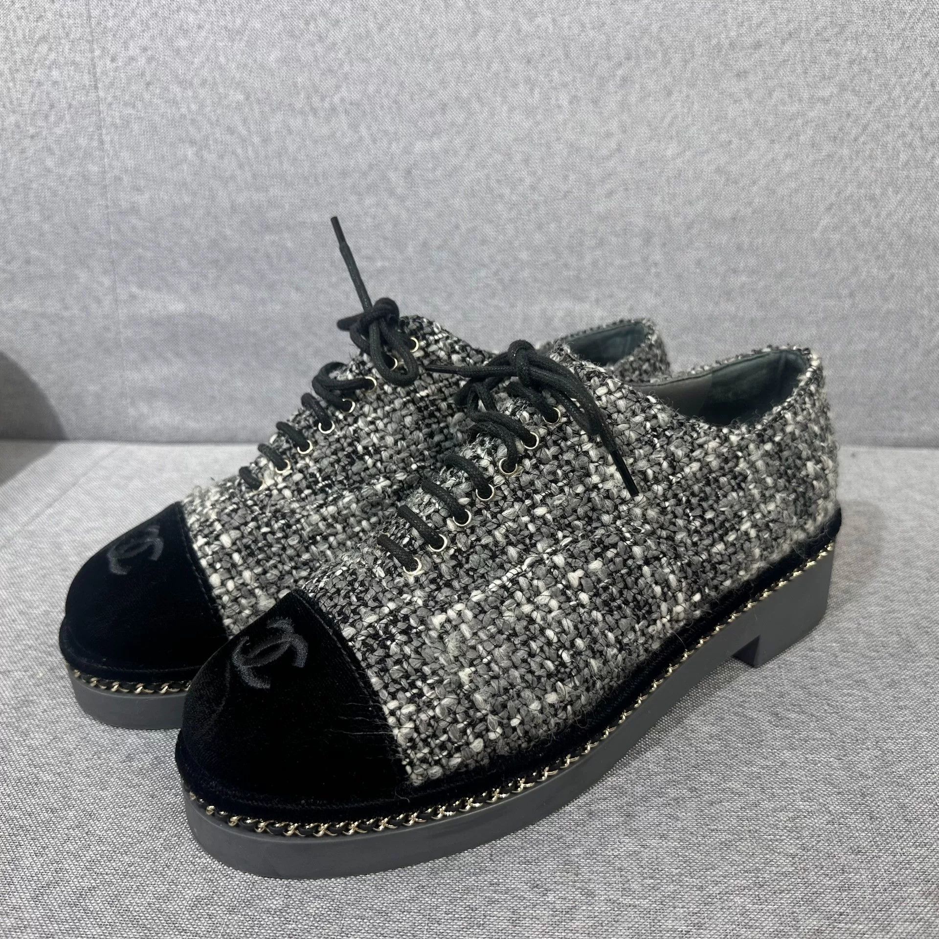 Chanel Chanel Retro Lowtop Sneakers us_7 Women Size US 7 / IT 37 - 1 Thumbnail