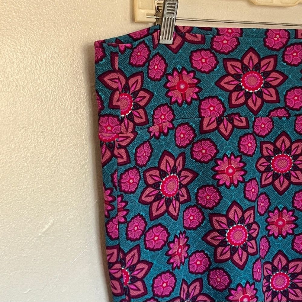 Designer LulaRoe Cassie Style Pencil Elastic Stretch Plus Size 2XL Size 24" / US 00 / IT 34 - 1 Thumbnail