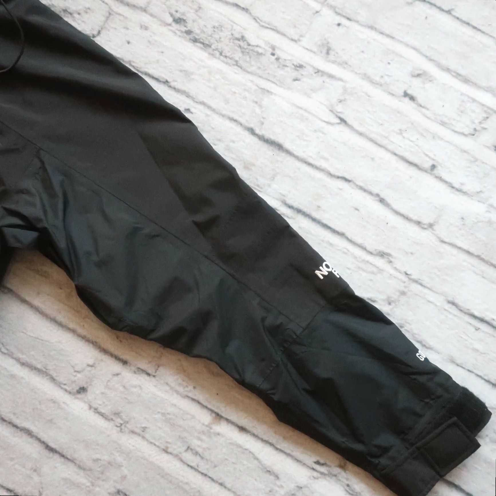 The North Face VINTAGE The North Face Goretex Mountain Light 2 Parka Jacket Womens Large Black / Black Parka Jacket 90s Size L / US 10 / IT 46 - 2 Thumbnail