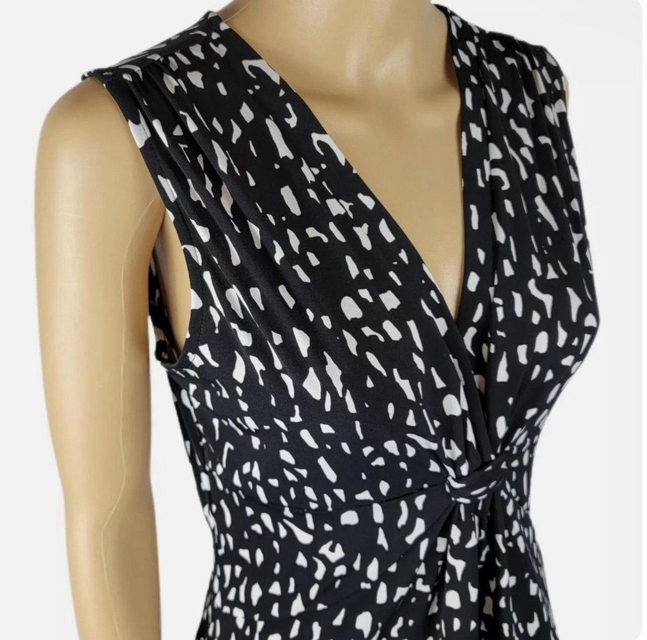 Shein Merona Black White Deep V Neck Sleeveless Dress Size M / US 6-8 / IT 42-44 - 2 Thumbnail