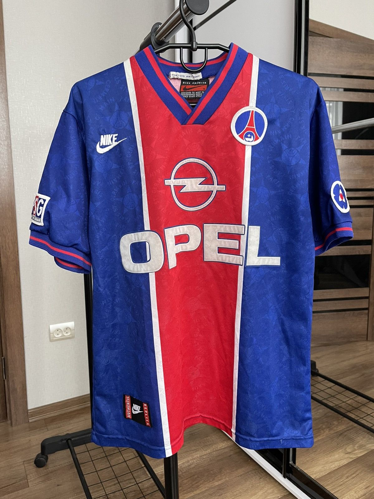 Nike 1995/1996 Nike Paris Saint Germain PSG Vintage Soccer Shirt Size US S / EU 44-46 / 1 - 1 Thumbnail