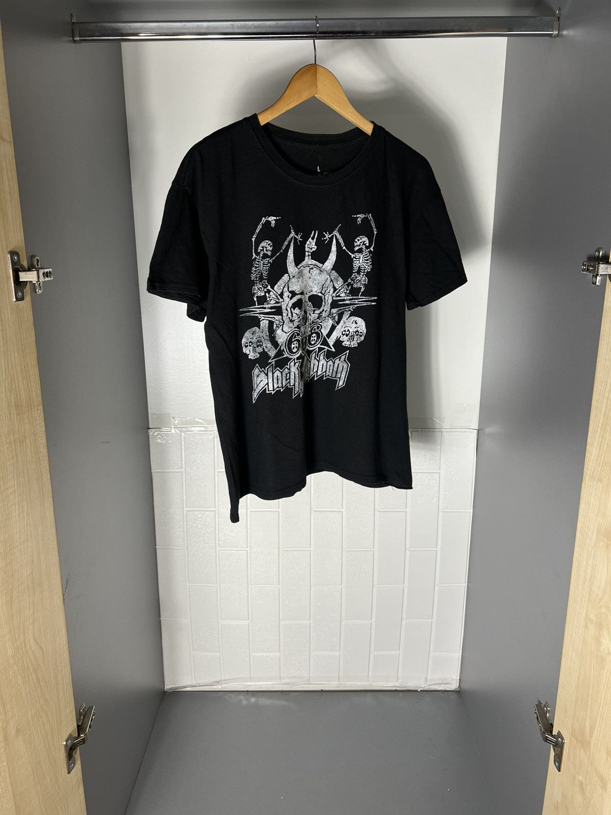 Band Tees VINTAGE BLACK SABBATH WORLD TOUR ROCK T-SHIRT METAL Y2K 90s Size US L / EU 52-54 / 3 - 5 Thumbnail
