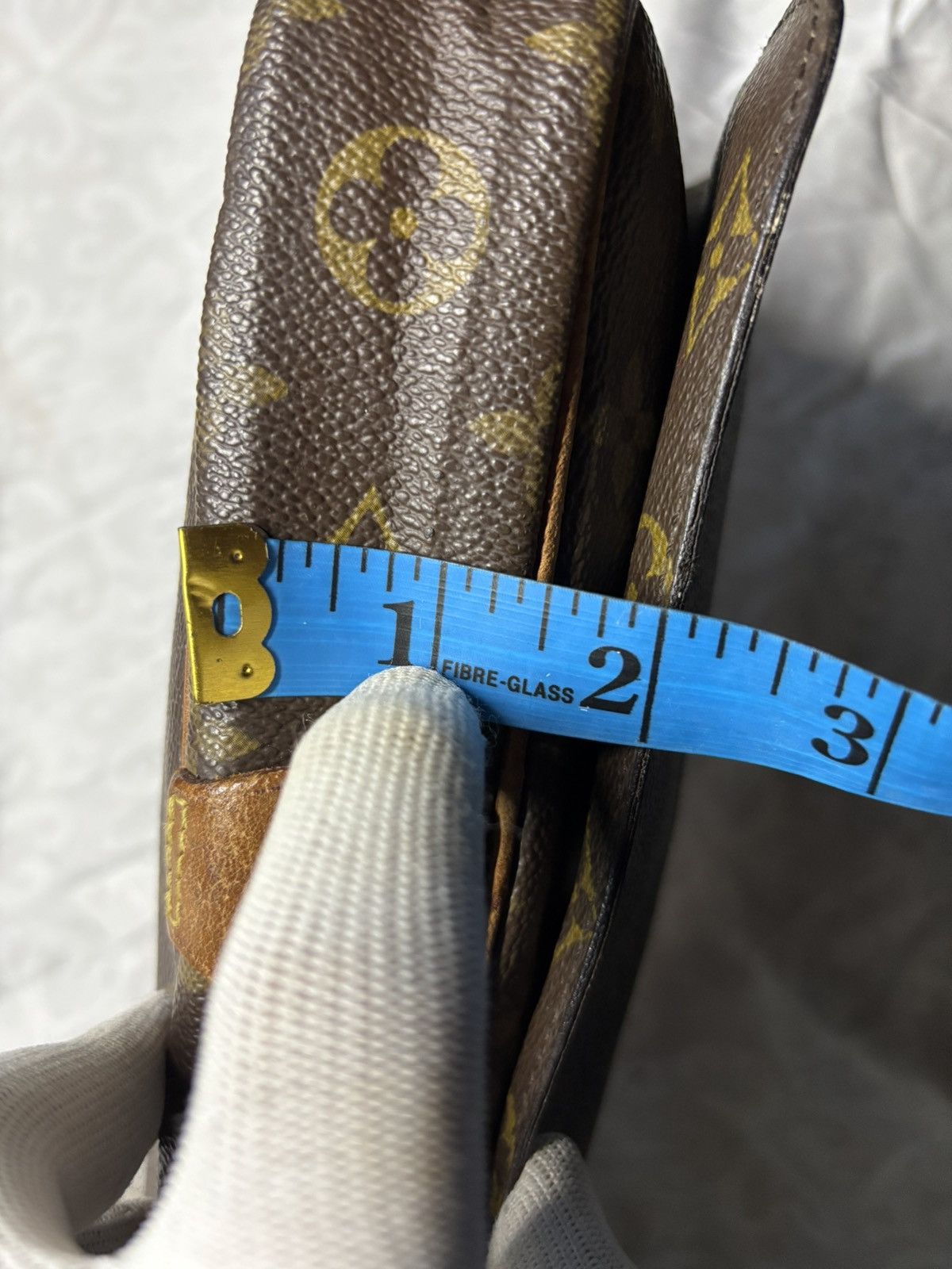 Louis Vuitton (very worn) Louis Vuitton Cluth Bag Vintage Size ONE SIZE - 16 Thumbnail