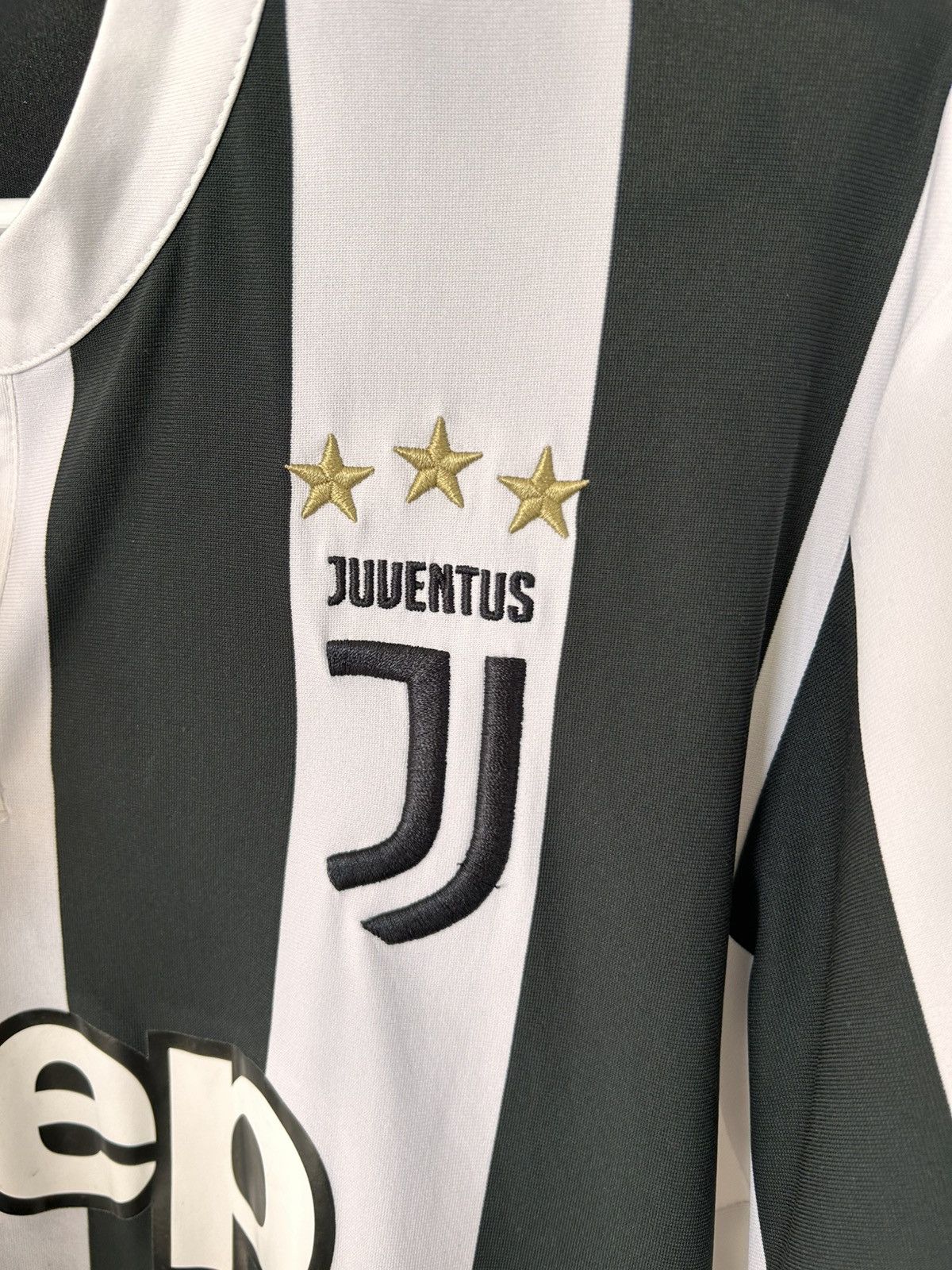 Adidas Chiellini #3 Juventus 2017/18 Adidas Home Kit Size L Size US L / EU 52-54 / 3 - 5 Thumbnail