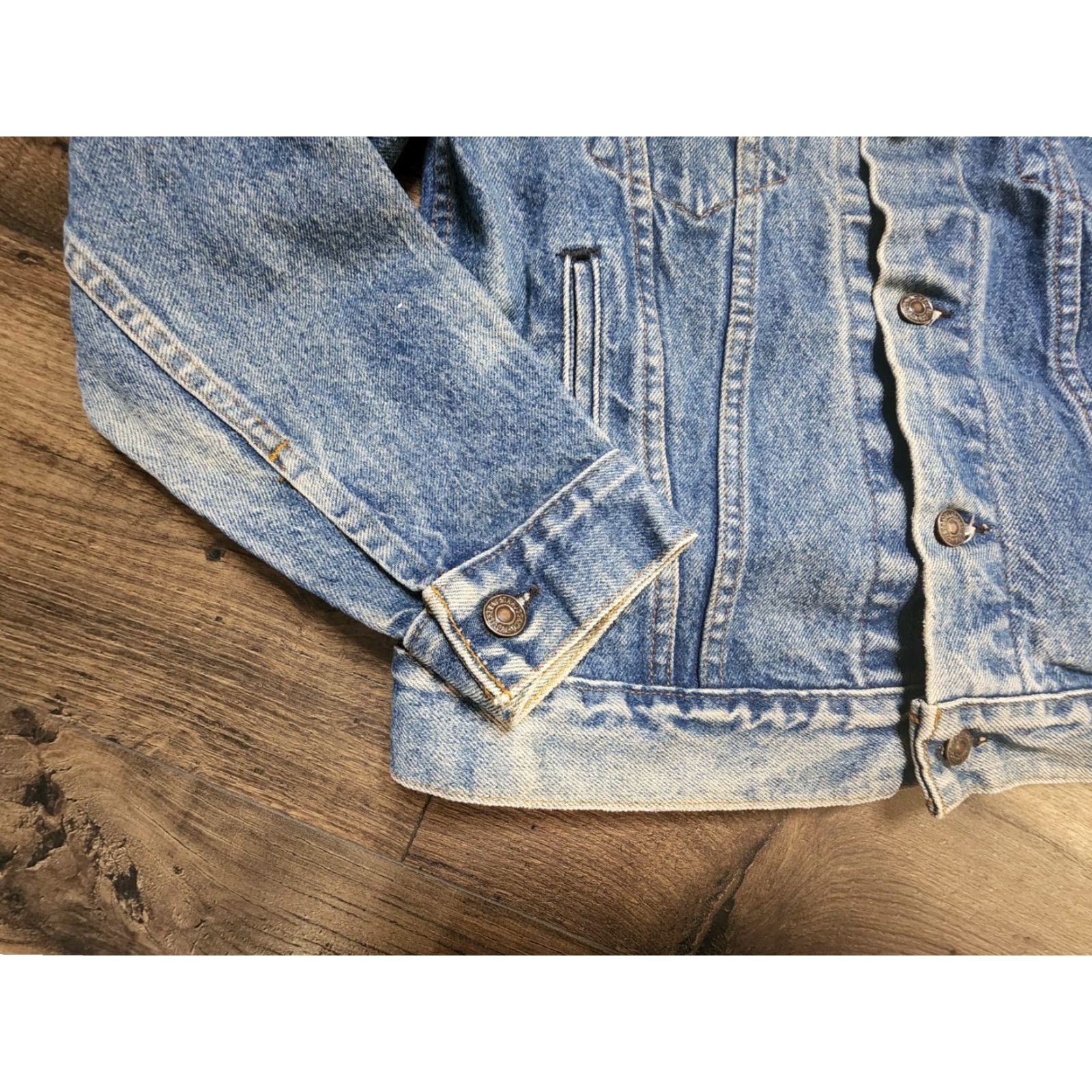 Levi's VINTAGE Levi's Denim Trucker Jacket Size 38R Blue Red Tag 70506-0216 Casual Motorcycle Mens Size US 38 / EU 54 - 6 Thumbnail