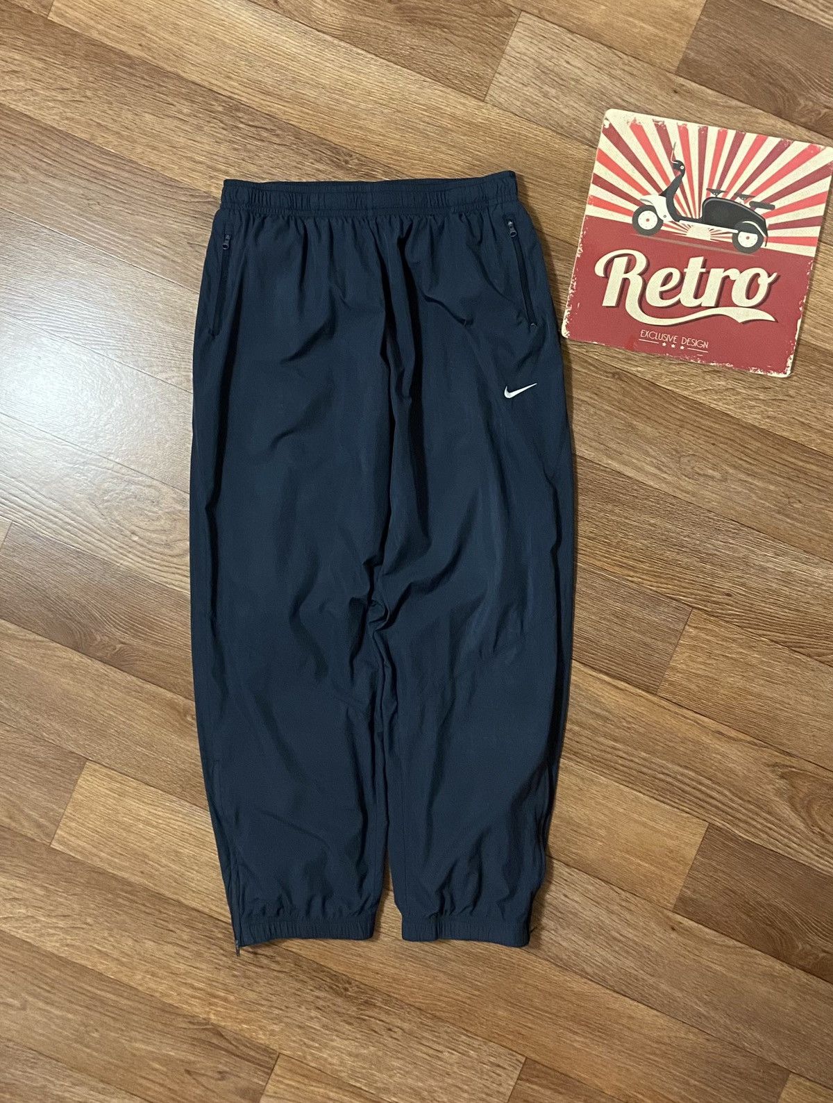 Nike Vintage Nike Embroidered Logo Baggy Pants Size US 32 / EU 48 - 1 Thumbnail