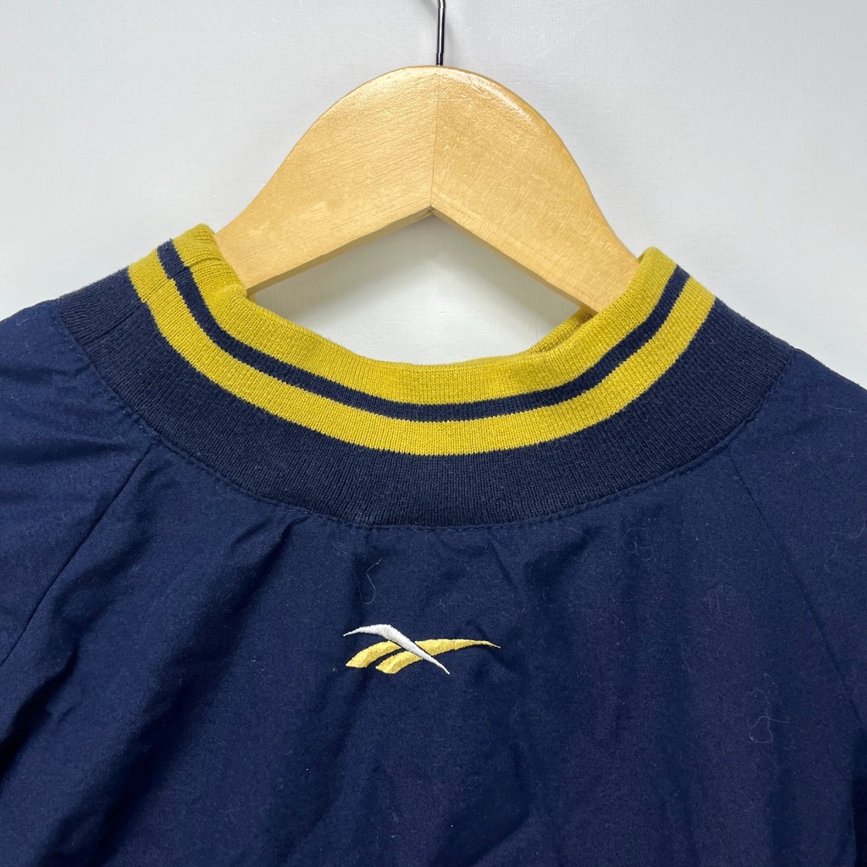 Reebok VINTAGE Notre Dame University Fighting Irish Reebok Pullover Jacket Small Windbreaker Jacket Mens Blue 90s Size US S / EU 44-46 / 1 - 7 Thumbnail