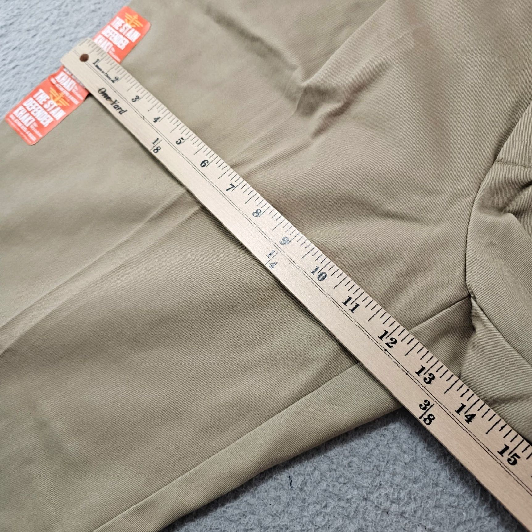 Dockers Dockers Signature Khaki Pants Mens 34x30 (Tag 34x32) Classic Fit D3 Pleated Brown Size US 34 / EU 50 - 6 Thumbnail