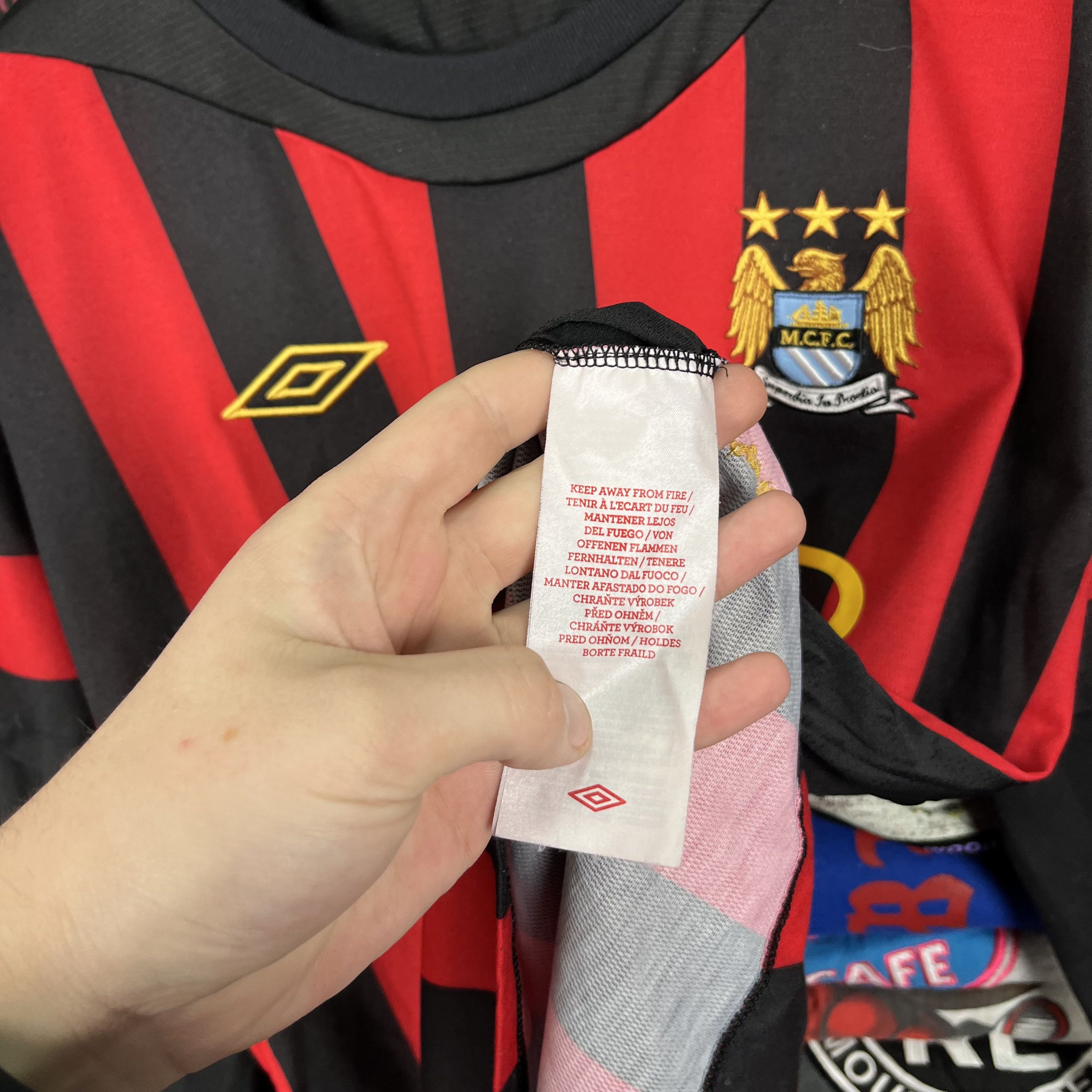 Umbro 2011/12 UMBRO MANCHESTER CITY AWAY SOCCER JERSEY SHIRT Size US M / EU 48-50 / 2 - 5 Thumbnail