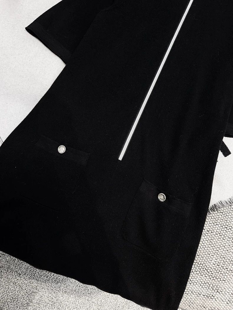 Chanel Chanel 25C Early Spring Show Black Hooded brooch Zipper Dr Size XS / US 0-2 / IT 36-38 - 3 Thumbnail