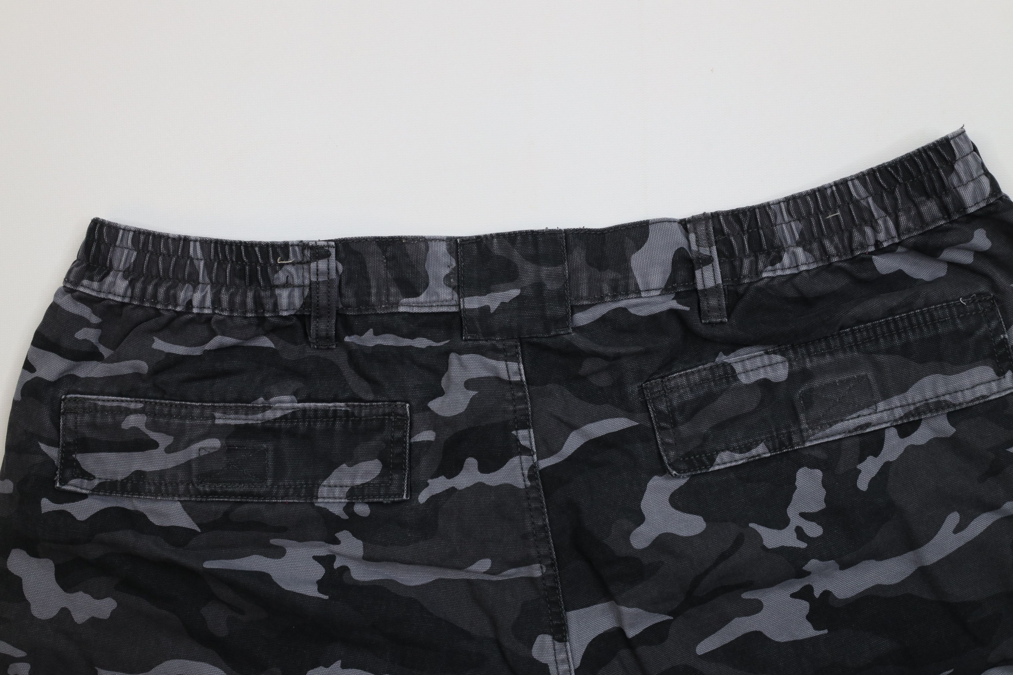 Vintage Vintage Y2K Streetwear Canvas Above Knee Cargo Shorts 5" Size US 40 / EU 56 - 8 Thumbnail