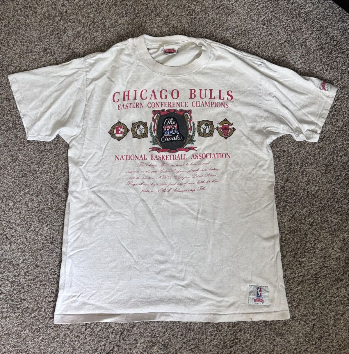 NBA × Nutmeg × Vintage Vintage 1991 Nutmeg Chicago Bulls NBA Champions Shirt XL Size US XL / EU 56 / 4 - 1 Thumbnail