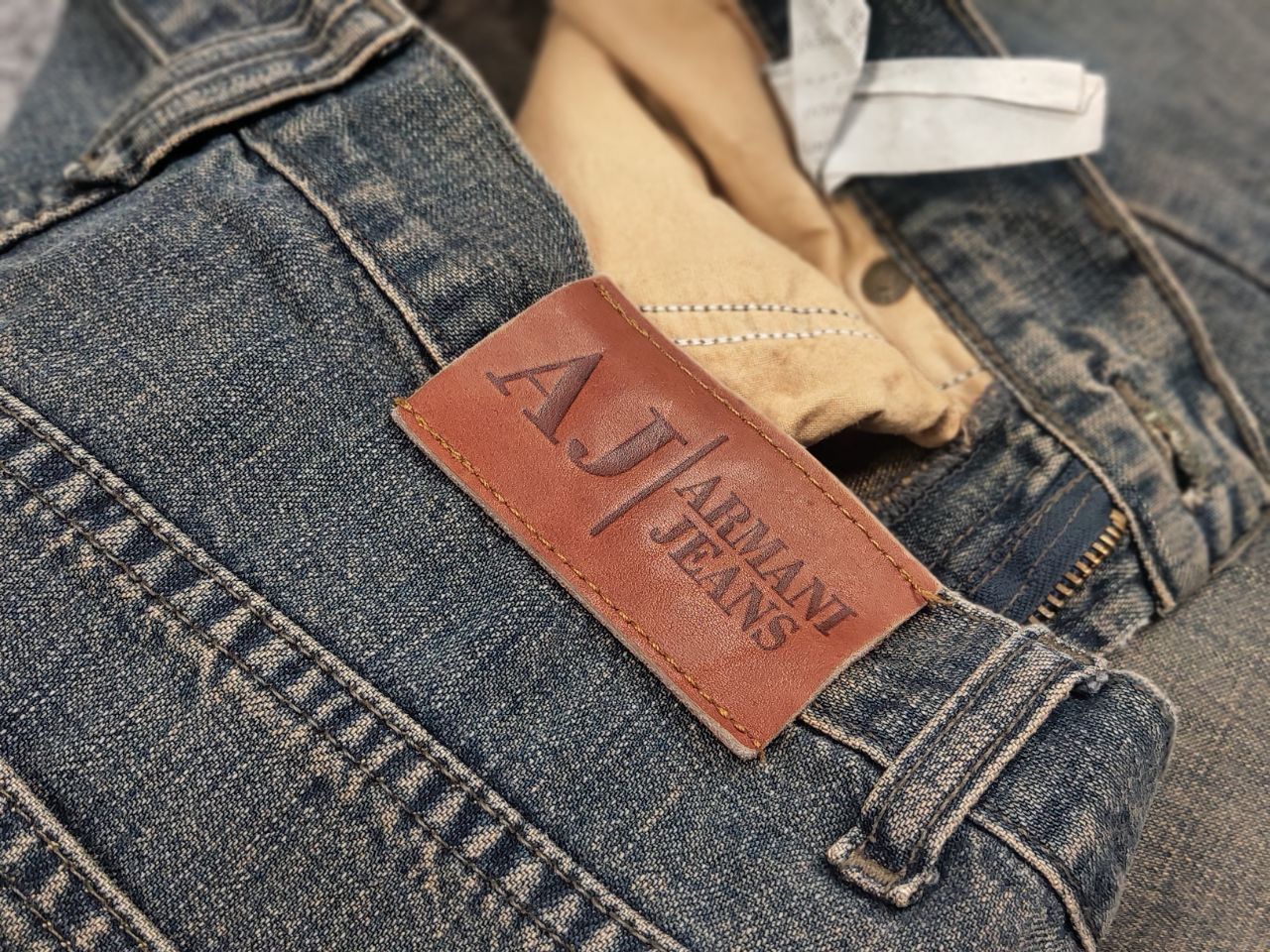 Giorgio Armani Rare Vintage Giorgio Armani Logo Dark Faded Denim Jeans Size US 32 / EU 48 - 17 Thumbnail
