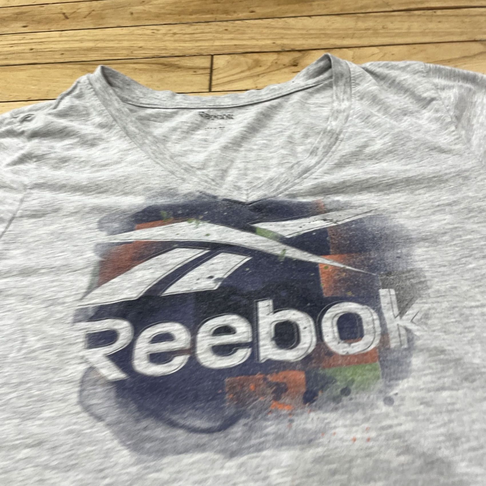 Reebok REEBOK Shirt Womens M Gray Abstract Colorful 90s Y2k Style Graphic Vneck Tee M Size L / US 10 / IT 46 - 4 Thumbnail