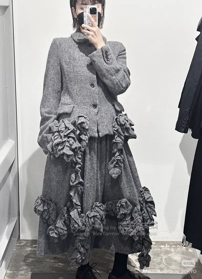 Comme Des Garcons size XS Gray boucle rose skirt