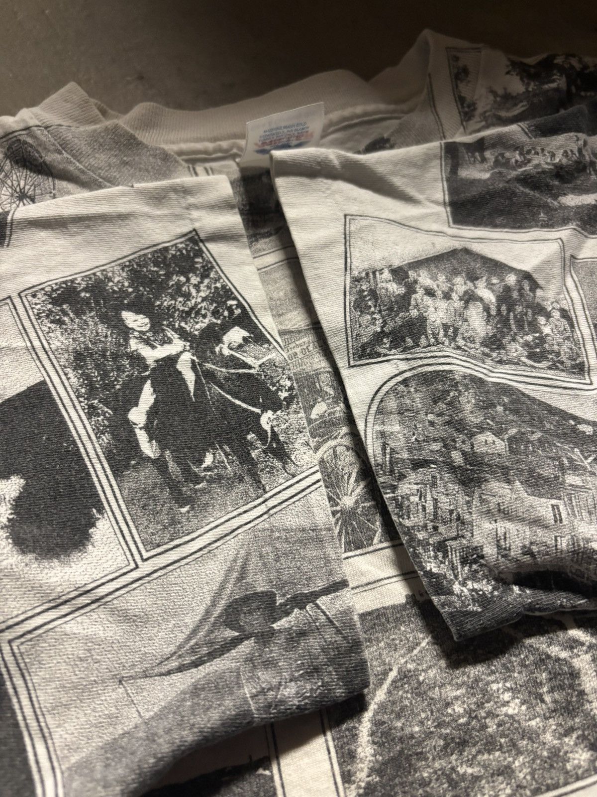 Vintage vintage 1990s wild west cowboy all over print tee Size US XL / EU 56 / 4 - 4 Thumbnail