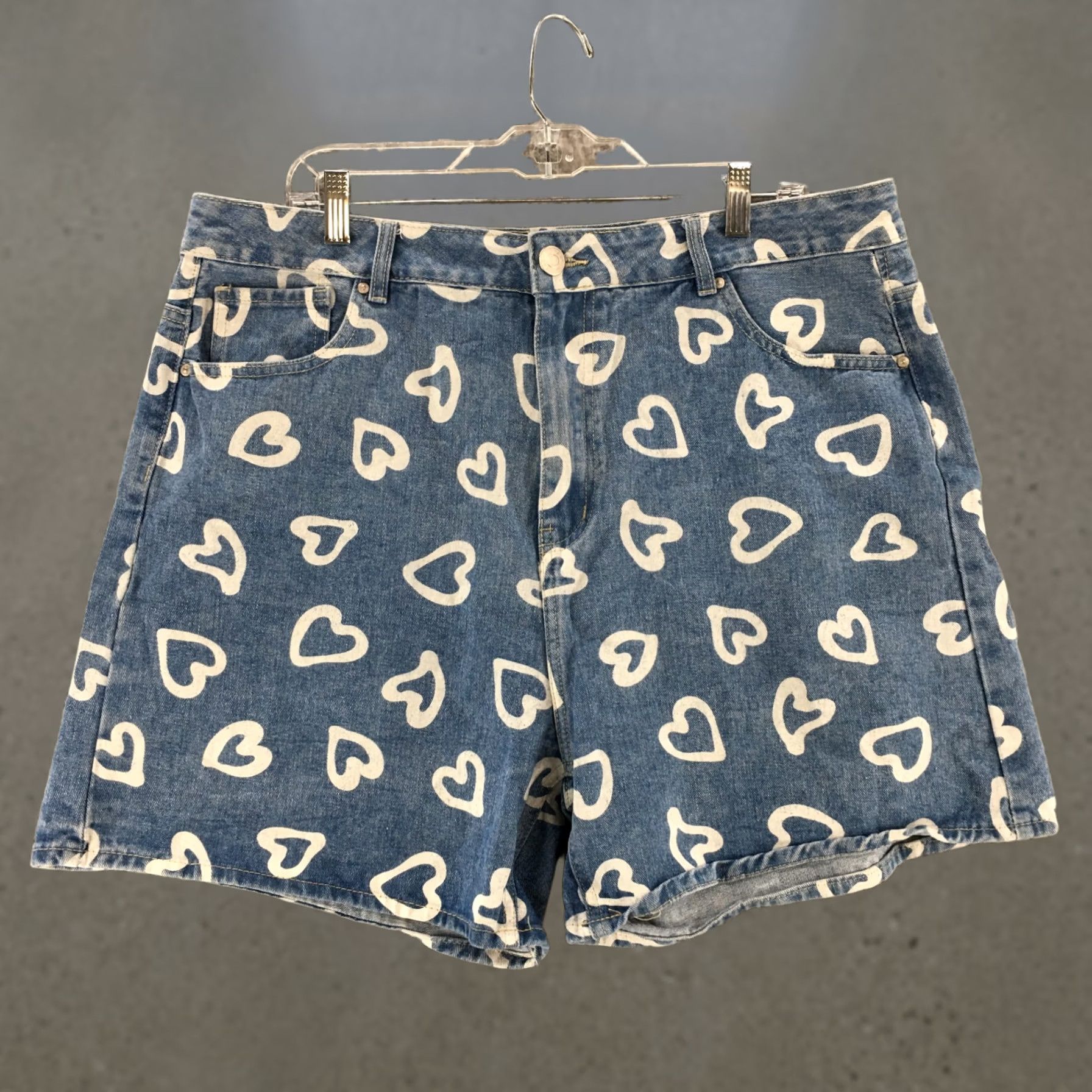 Vintage Refuge Mom Shorts Womens Blue Medium Wash Denim High Rise 5 Pockets Zip Fly Size 36" / US 14 / IT 50 - 1 Thumbnail