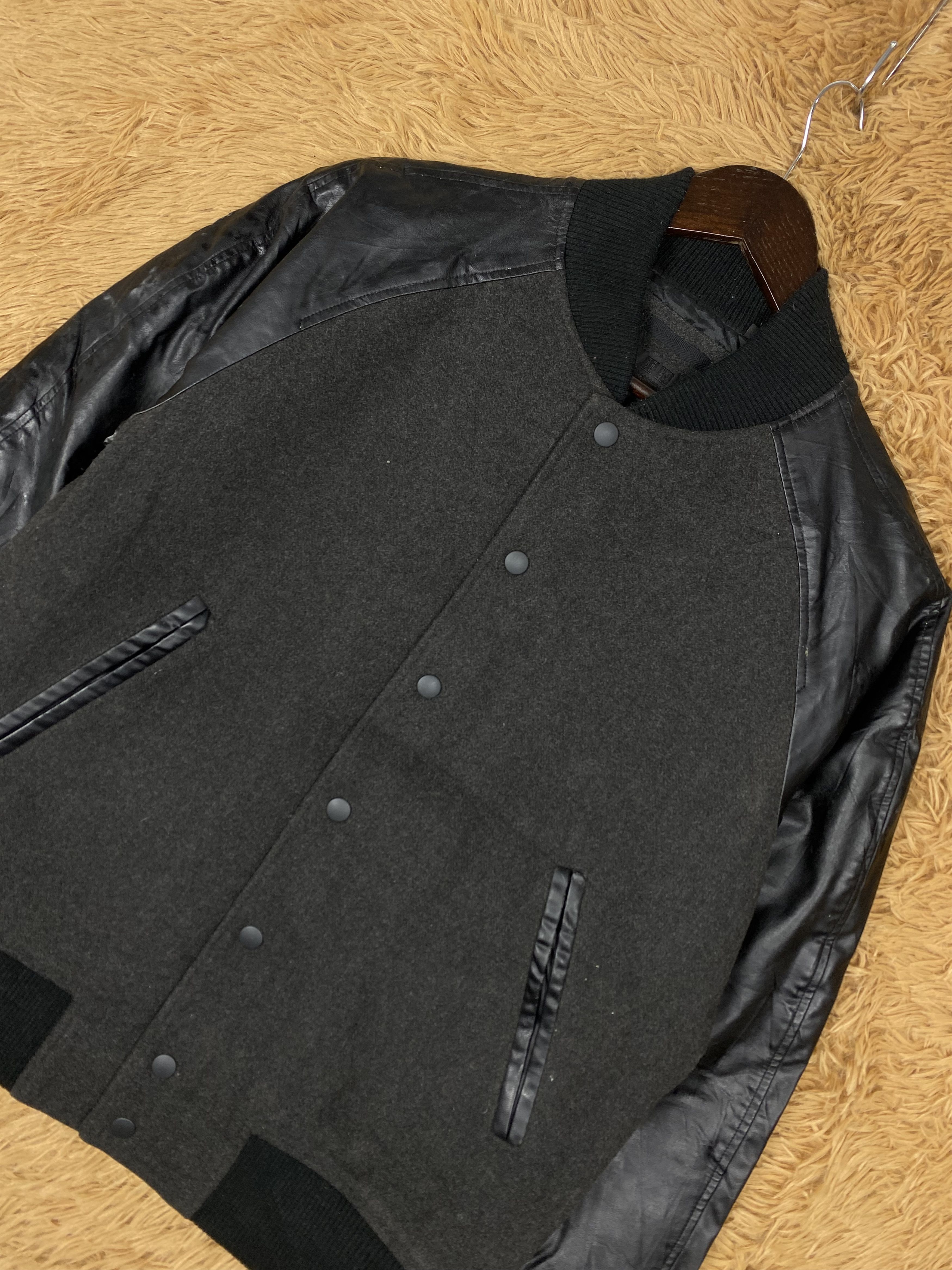 Uniqlo Vintage Uniqlo Leather Sleeve Varsity Jacket DJ0302 Size US M / EU 48-50 / 2 - 2 Thumbnail