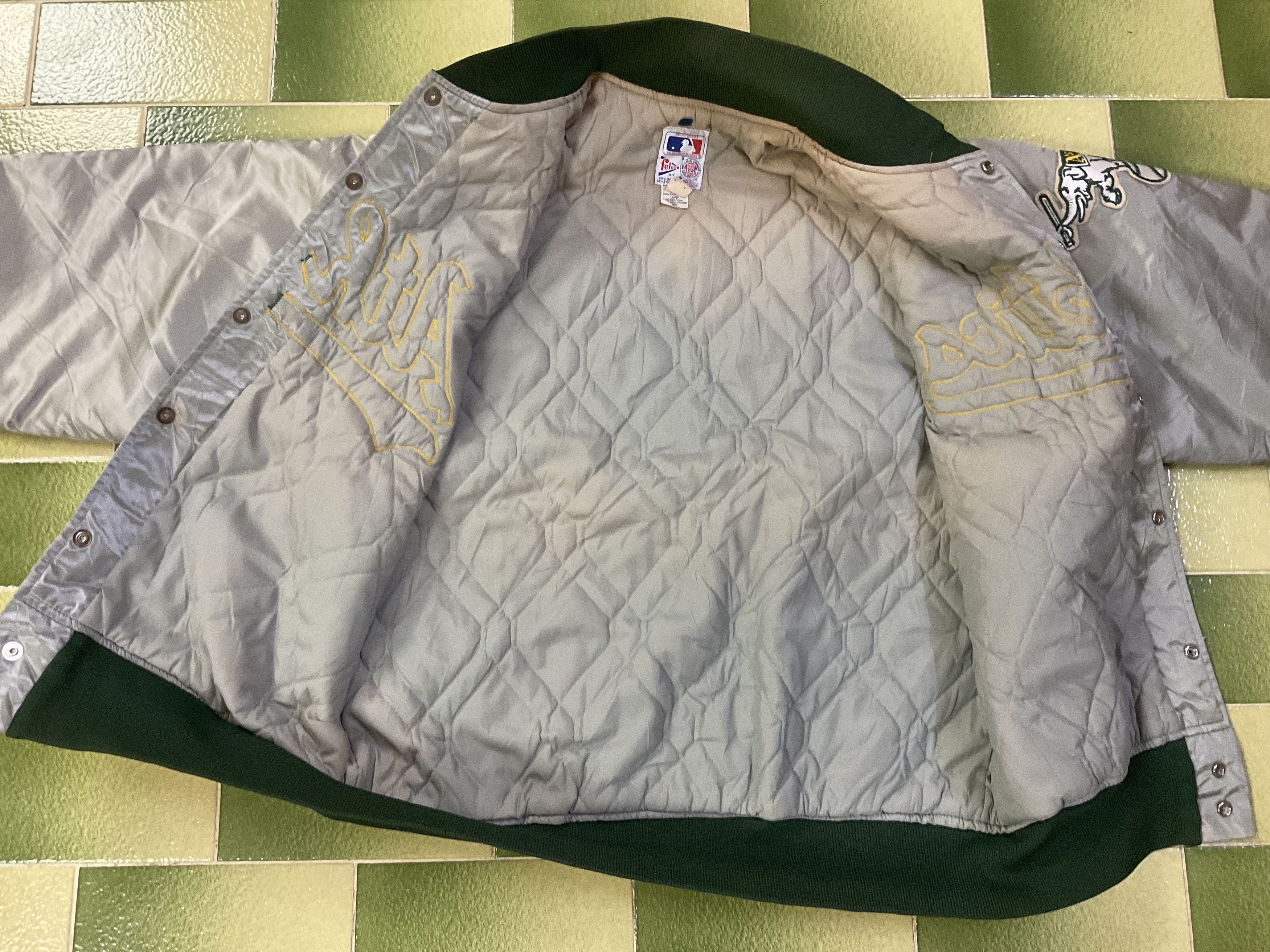 MLB Vintage 90s MLB Oakland Athletics Silver Satin Bomber Jacket Size US M / EU 48-50 / 2 - 6 Thumbnail