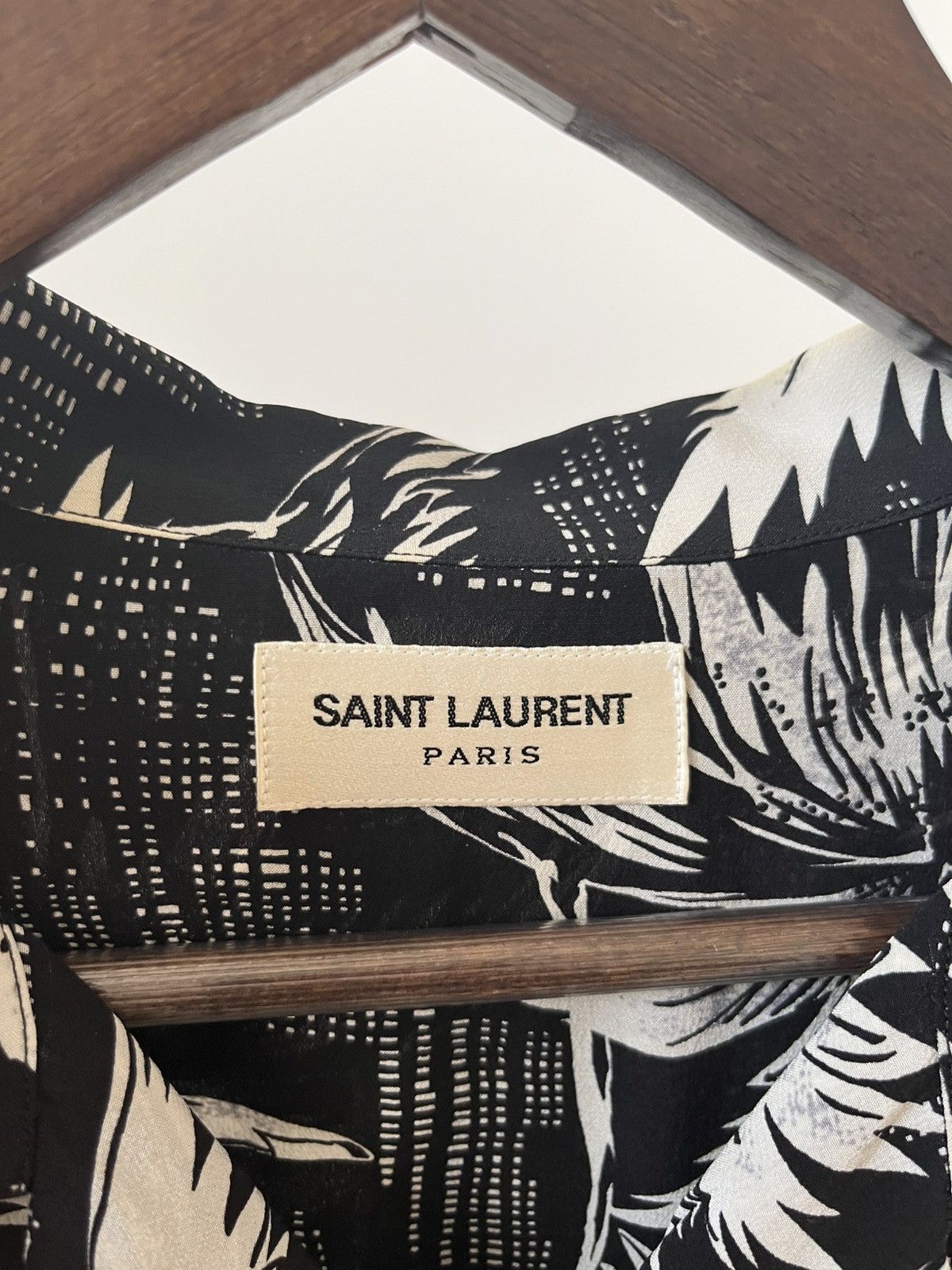 Saint Laurent Paris SS14 Shortsleeve Shirt in Black & White Floral Printed Silk Size US L / EU 52-54 / 3 - 10 Thumbnail