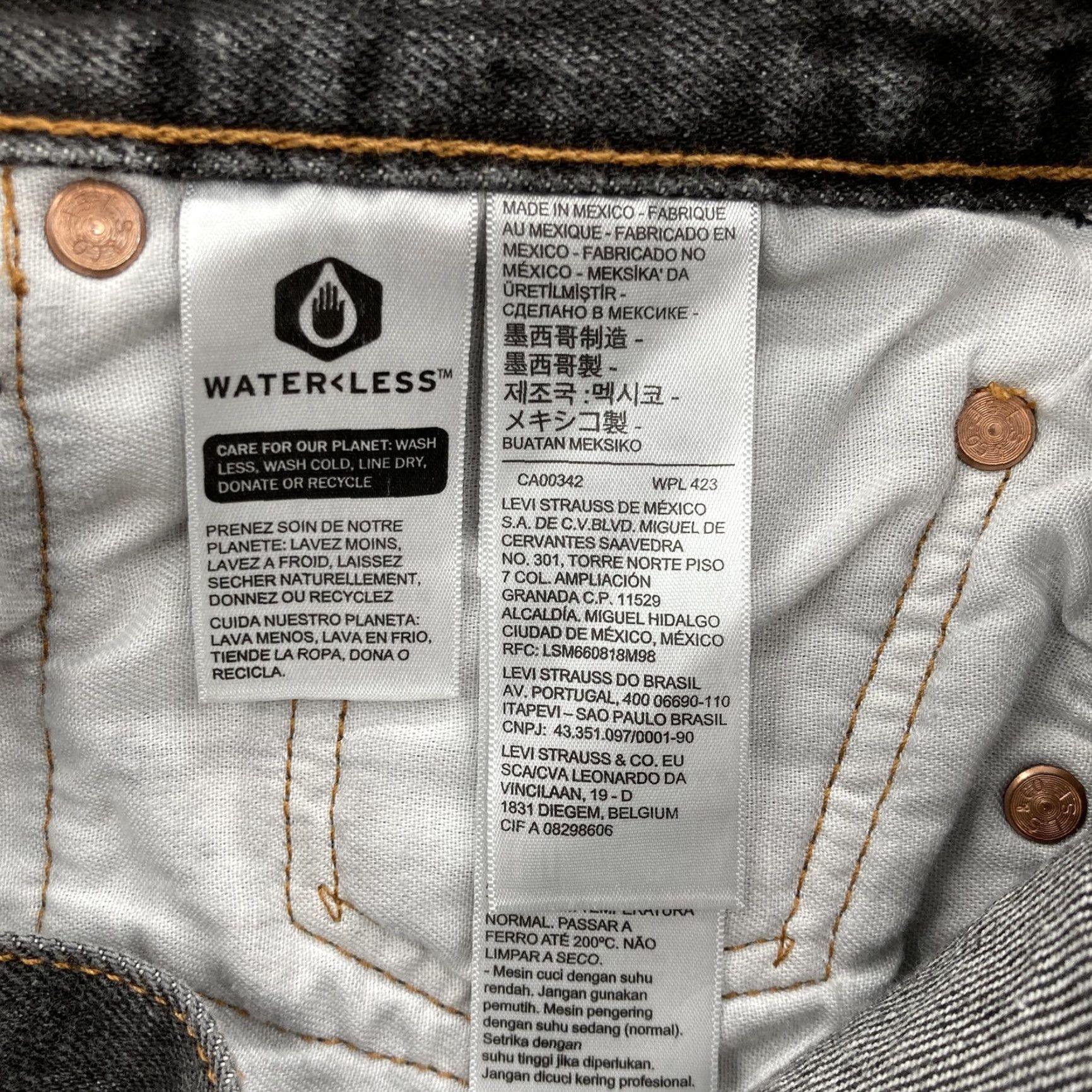 Levi's VINTAGE Levi's 501 Jeans Mens 38x30 Original Button Fly Straight Black Denim Y2K Mens Reg 38 Inseam 30 Size US 38 / EU 54 - 6 Thumbnail