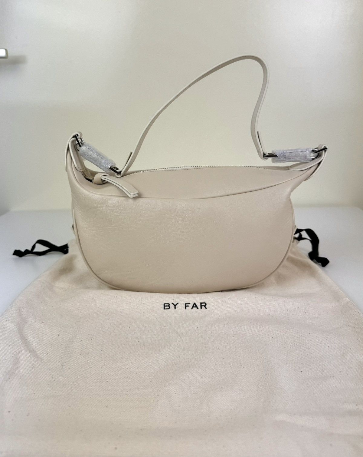 By Far By Far Amy Leather Beige Nude Shoulders Bum Waist Bag Ivory Size ONE SIZE - 3 Thumbnail