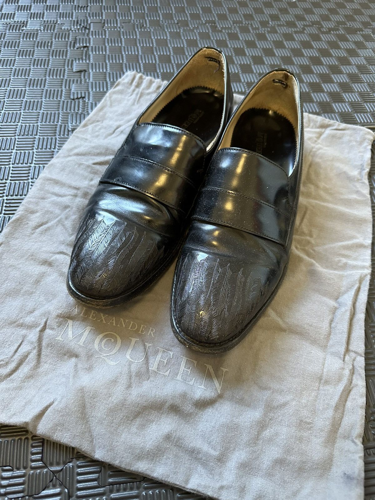 Alexander McQueen Black feather etched Alexander McQueen loafers Size US 9 / EU 42 - 1 Thumbnail