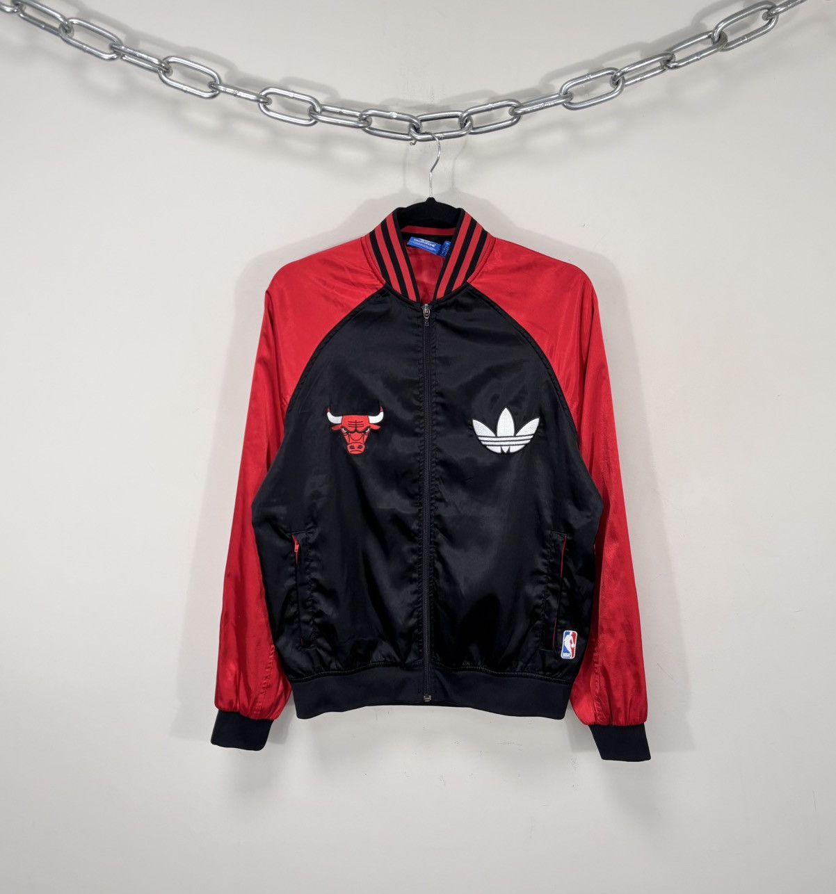 Adidas Adidas Chicago Bulls 2013 Men’s Rare NBA Satin Bomber Jacket Size US S / EU 44-46 / 1 - 2 Thumbnail