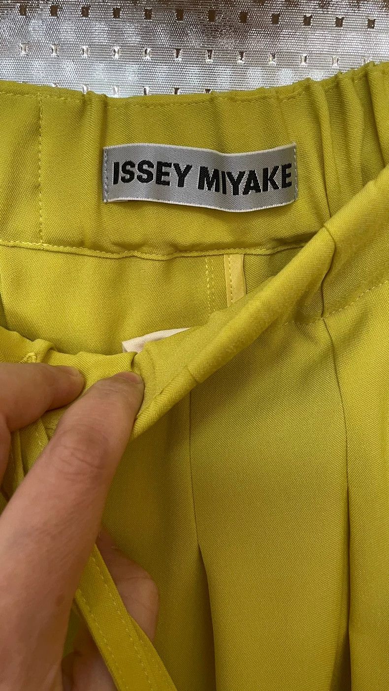 Issey Miyake Issey Miyake size:3 Yellow pleated wide-leg pants Size 28" / US 6 / IT 42 - 6 Thumbnail